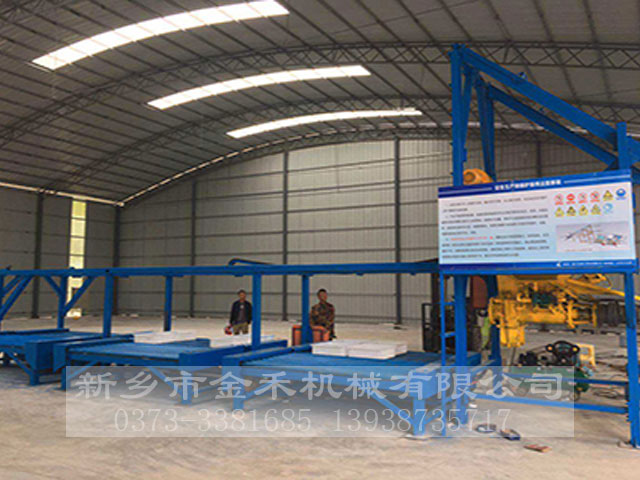 預制塊生產(chǎn)設(shè)備安裝現(xiàn)場